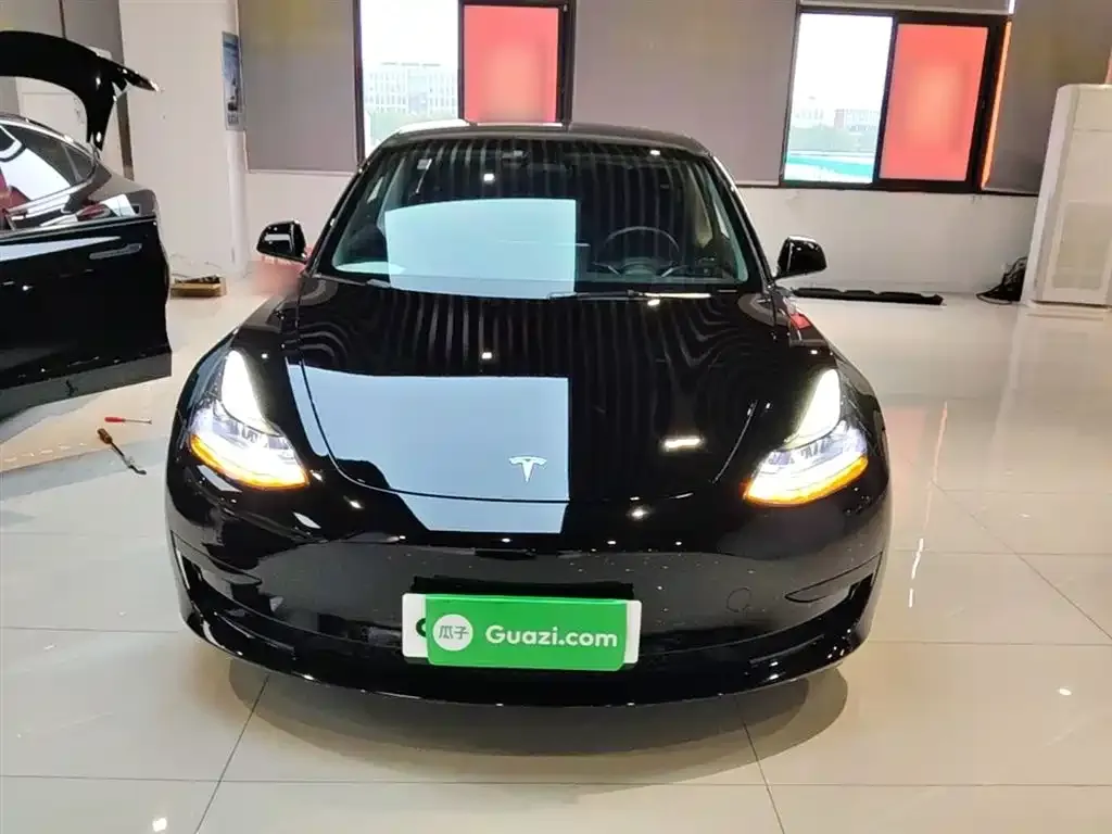 Tesla Model 3 — фото 10