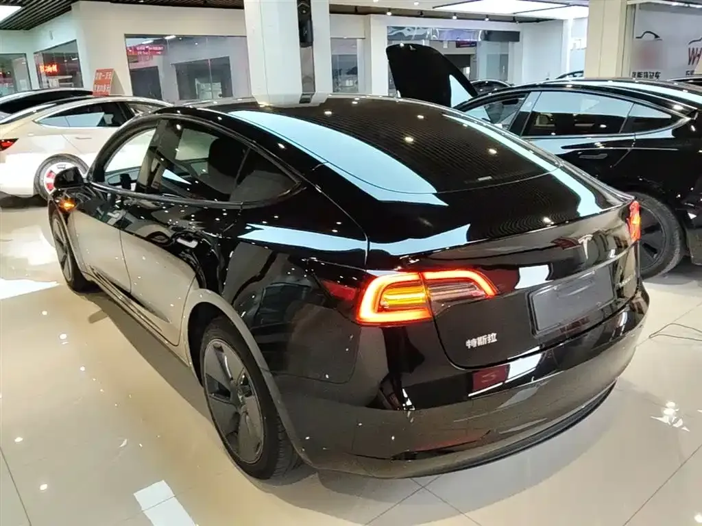 Tesla Model 3 — фото 4