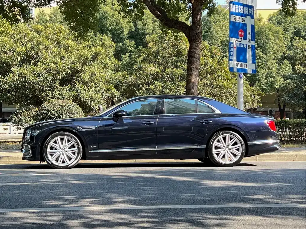 Bentley Flying Spur — фото 7