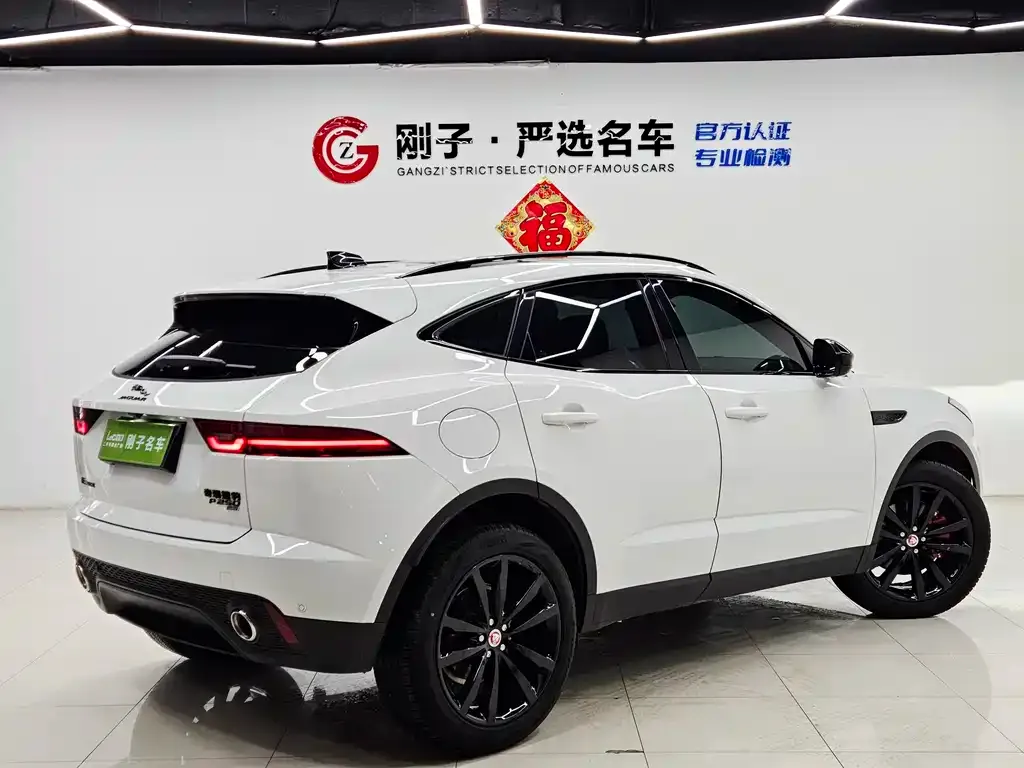 Jaguar E-PACE — фото 4