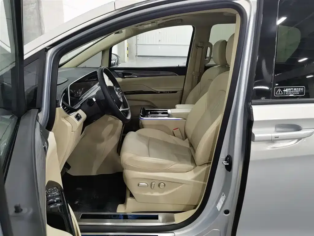 Buick GL8 Hybrid — фото 7