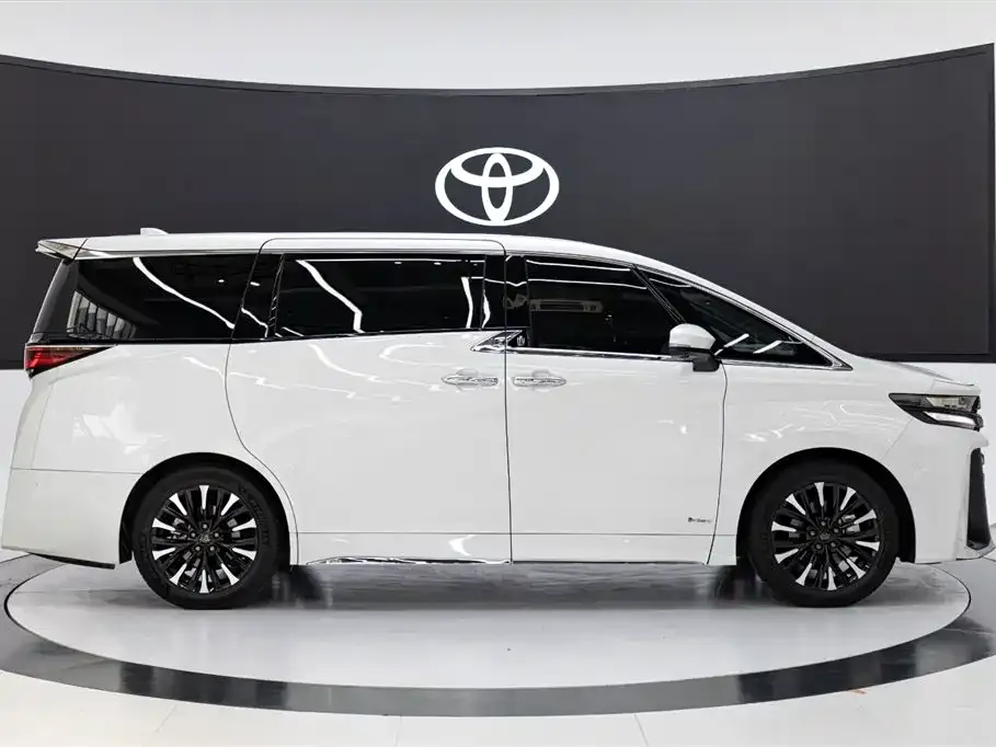 Toyota Vellfire — фото 3