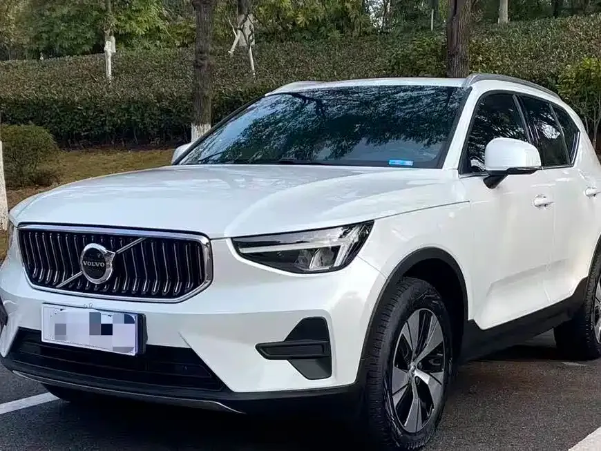 Volvo XC40 — фото 1