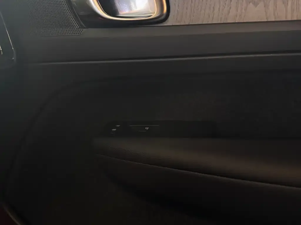Volvo XC40 — фото 2