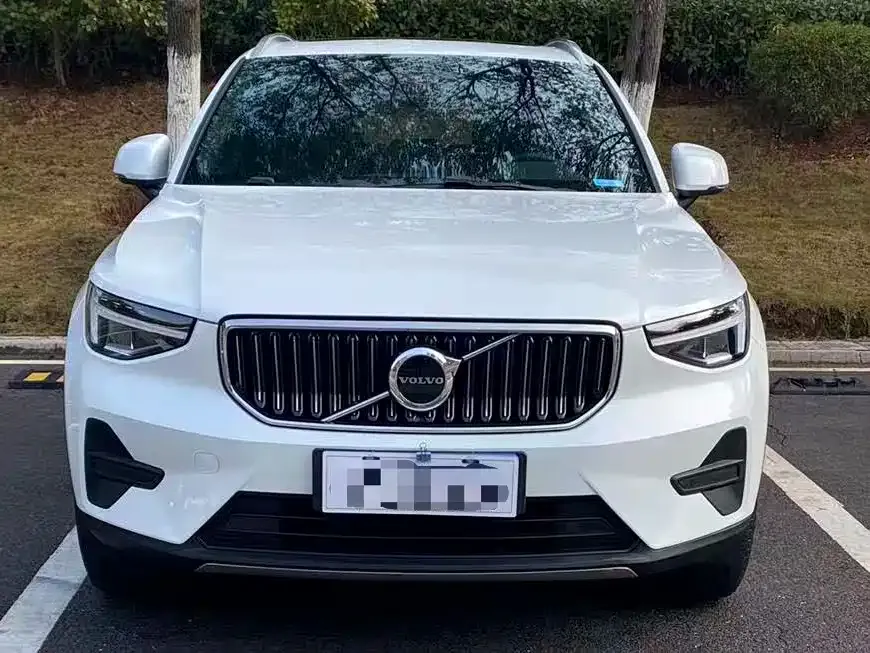 Volvo XC40 — фото 10
