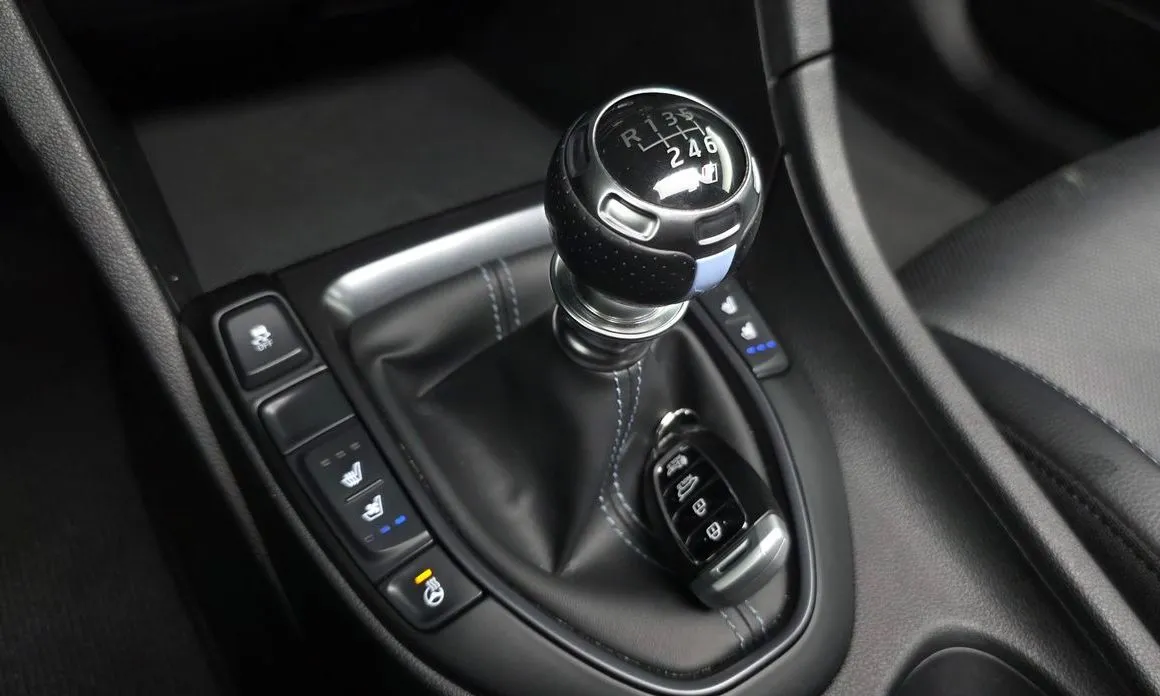 Hyundai Veloster — фото 5