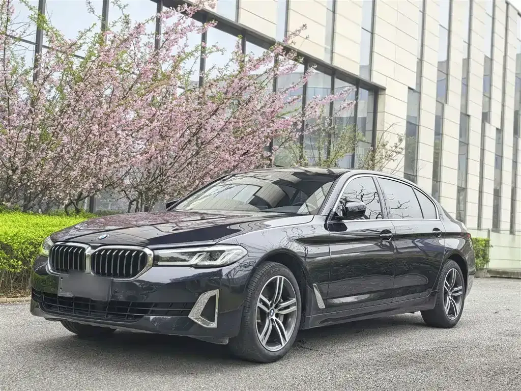 BMW 5 Series — фото 1