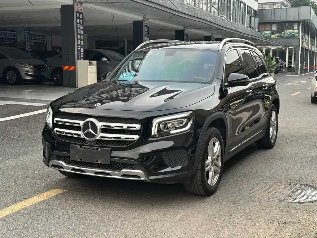 Mercedes-Benz GLB — фото 1