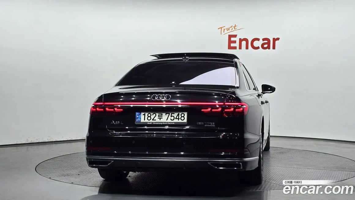 Audi A8 — фото 8