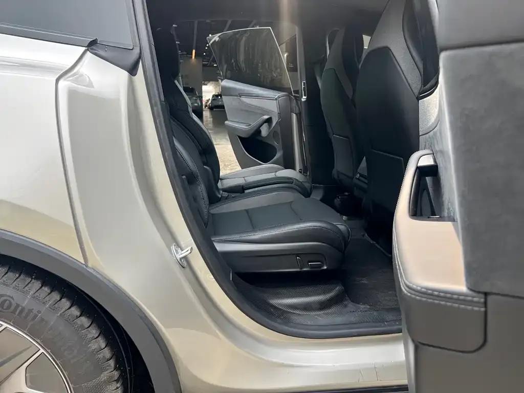 Tesla Model Y L — фото 2