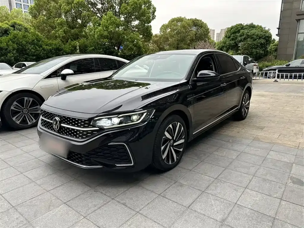 Volkswagen Passat — фото 1