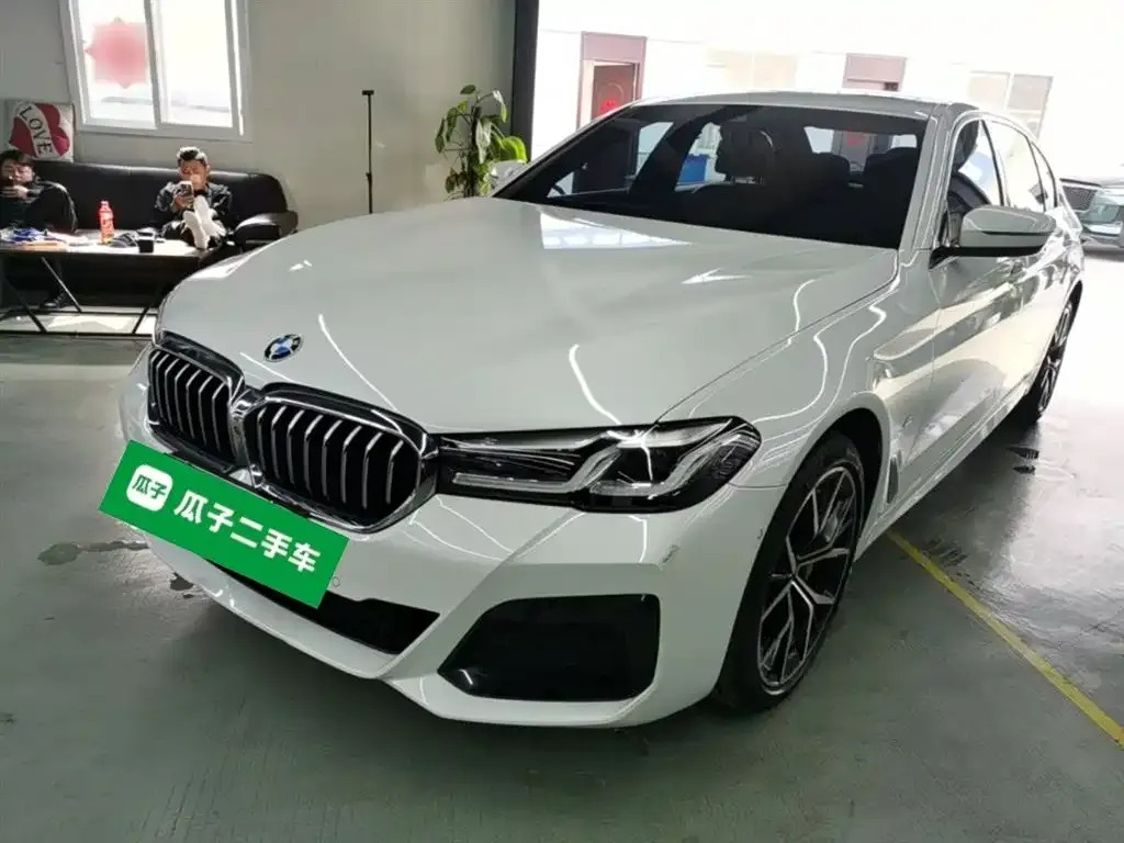 BMW 5 Series — фото 1