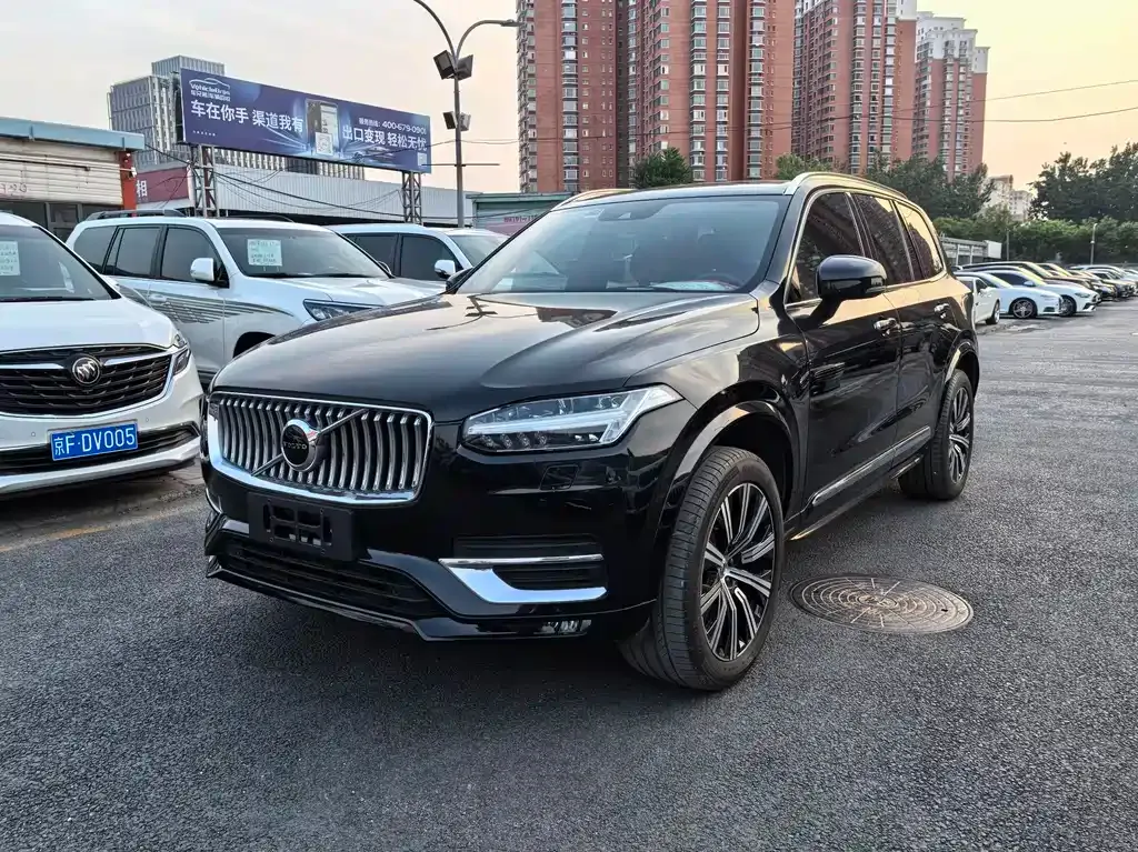 Volvo XC90 — фото 1