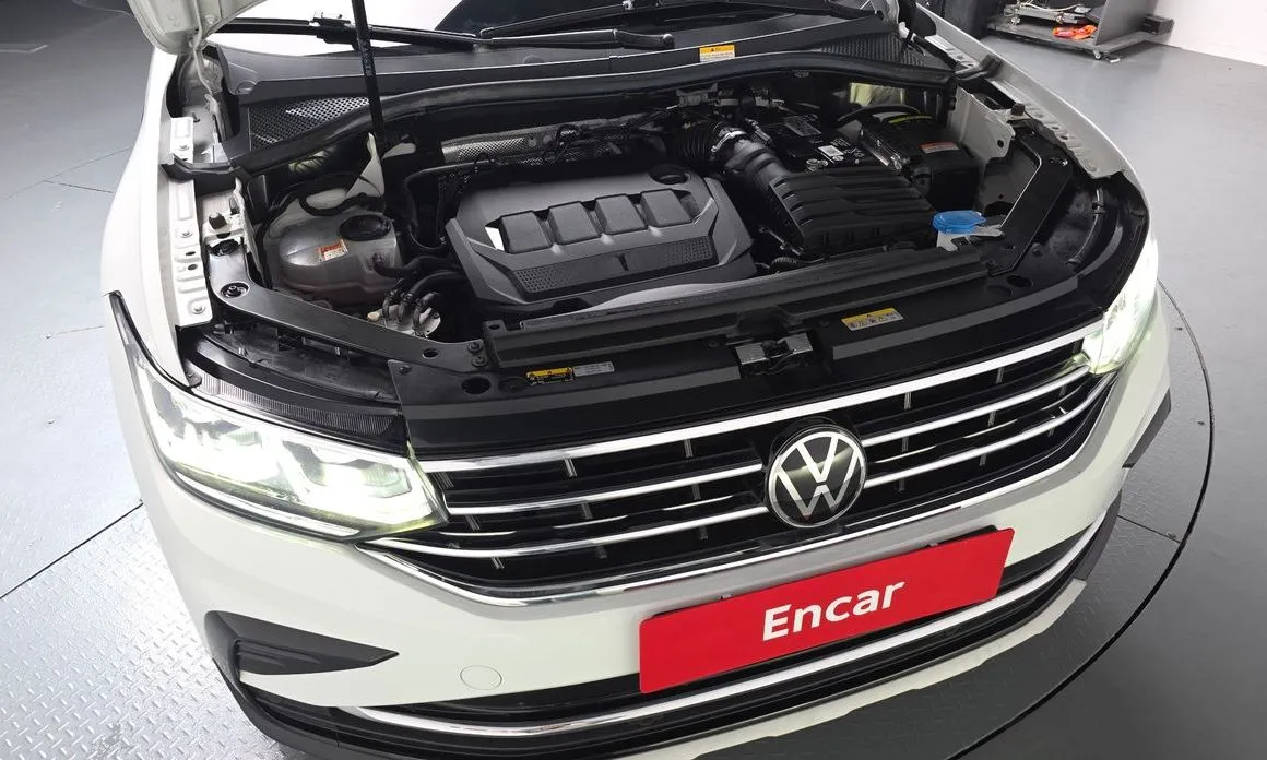Volkswagen Tiguan — фото 10