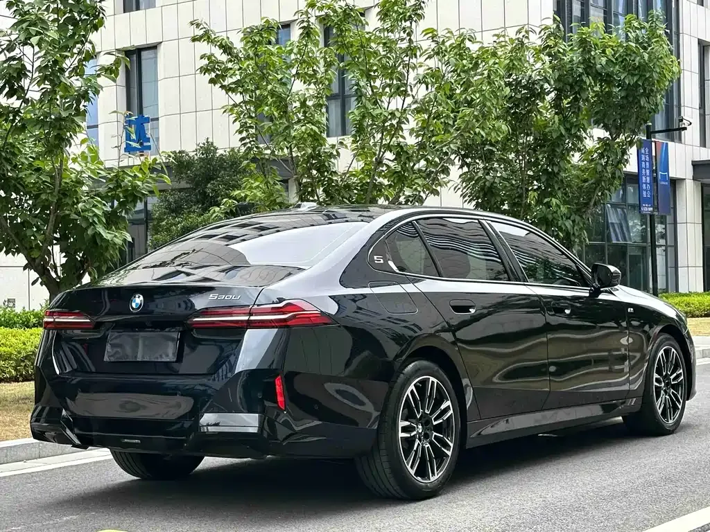 BMW 5 Series — фото 10