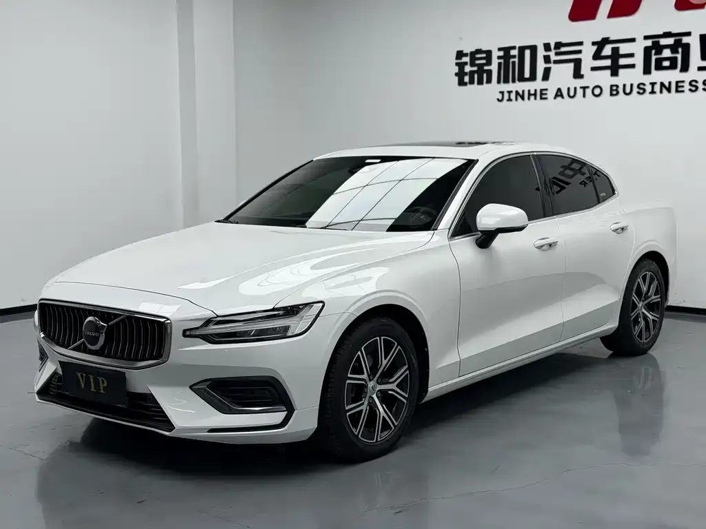 Volvo S60 — фото 1