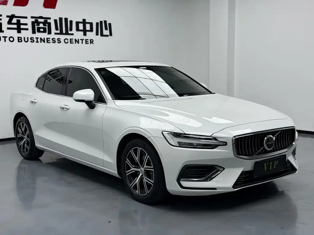 Volvo S60 — фото 10