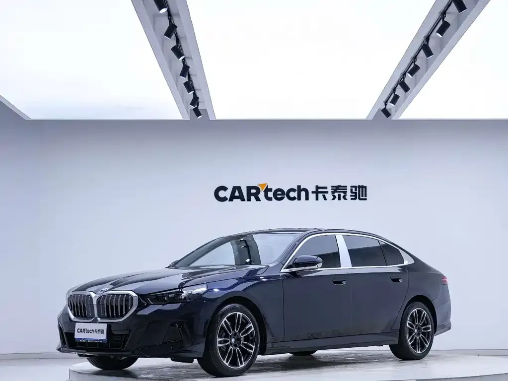 BMW 5 Series — фото 1