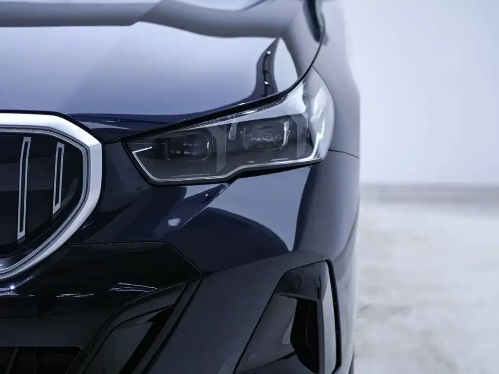 BMW 5 Series — фото 10