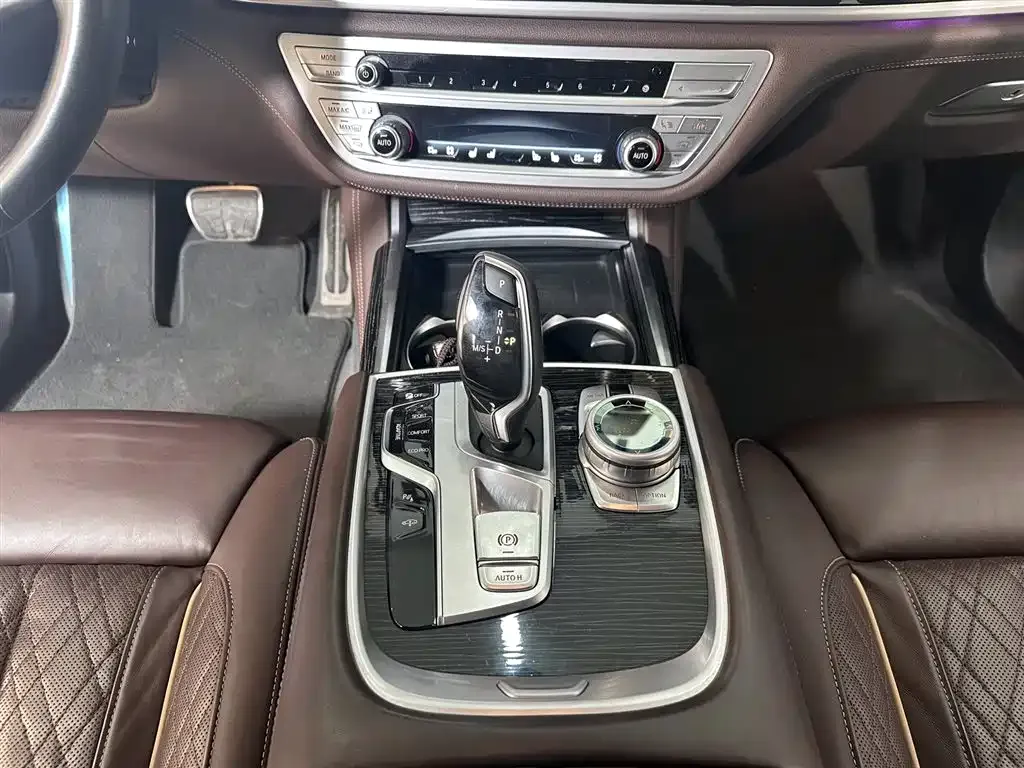 BMW 7 Series — фото 10