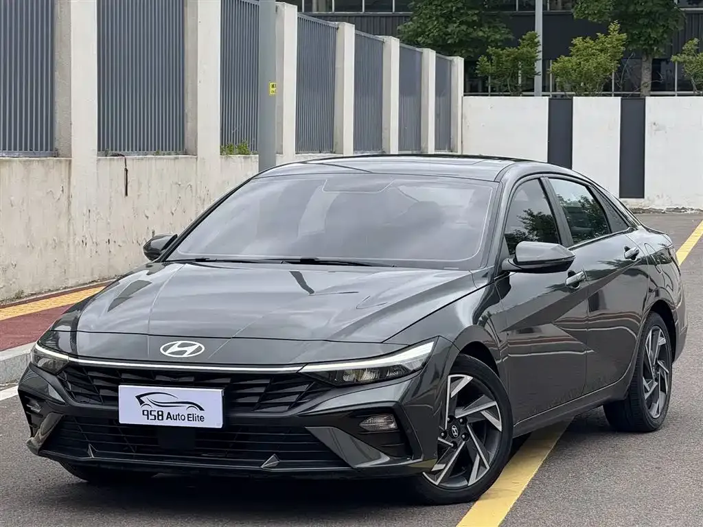 Hyundai Elantra — фото 1