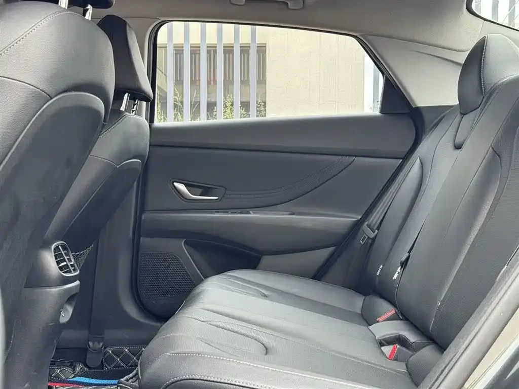 Hyundai Elantra — фото 3