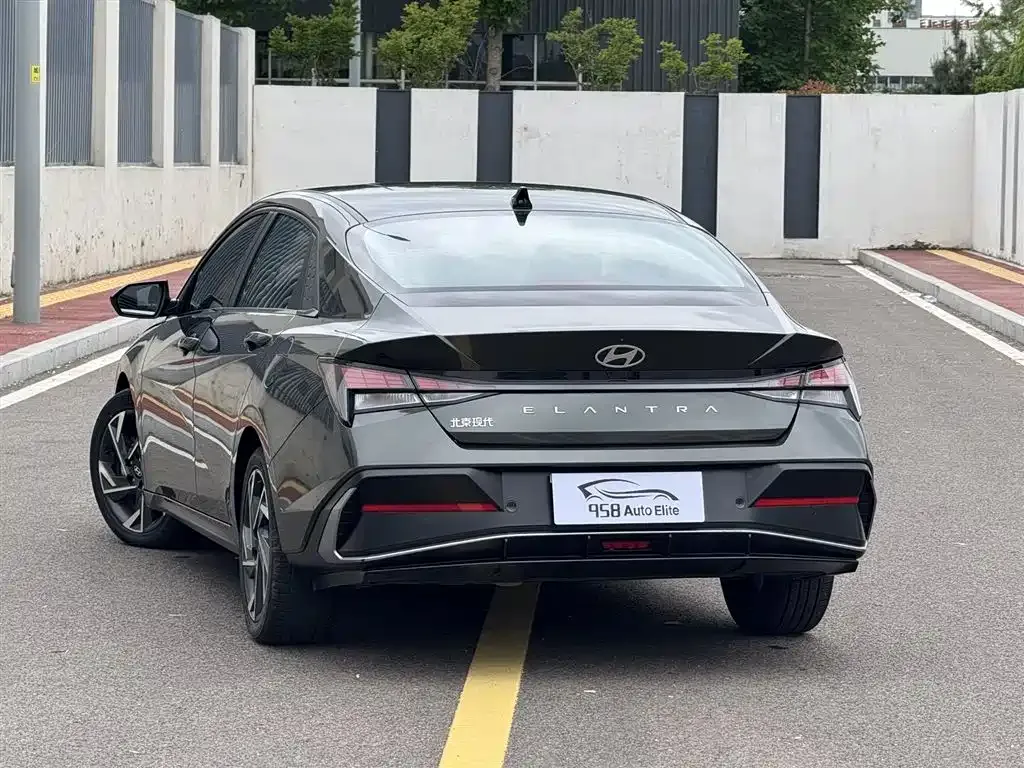 Hyundai Elantra — фото 8