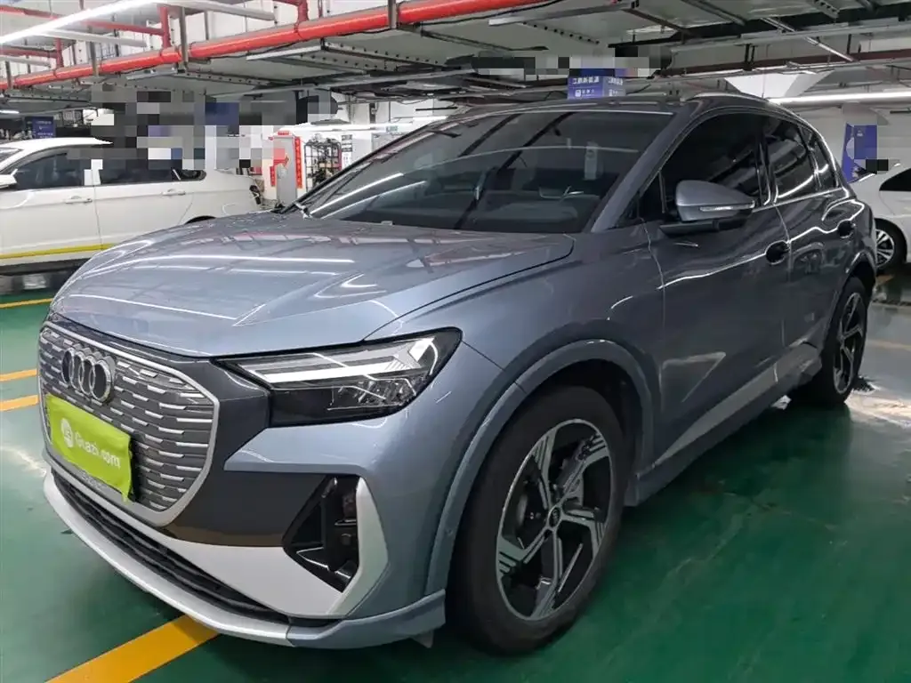 Audi Q4 e-tron — фото 1