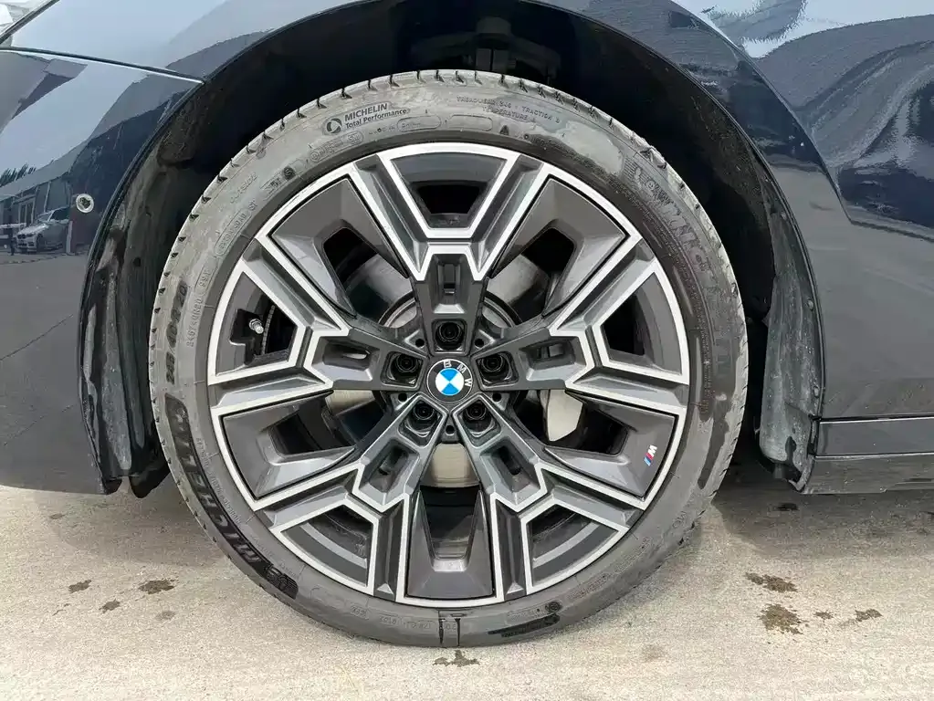 BMW 5 Series — фото 4