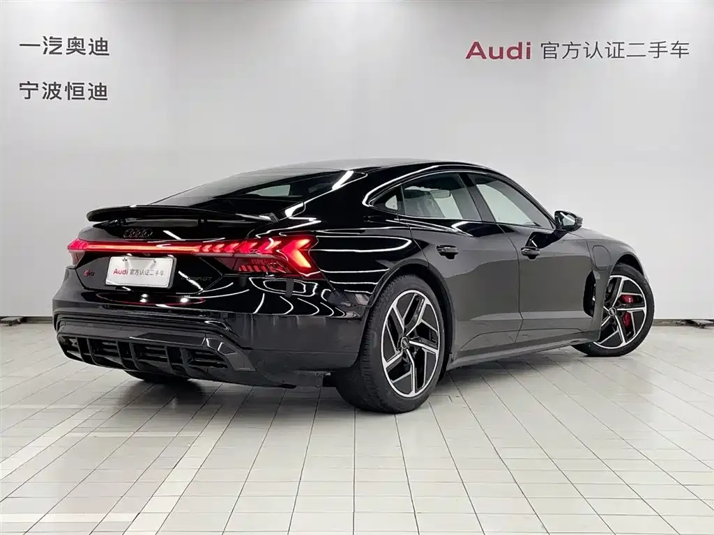Audi RS e-tron GT — фото 6