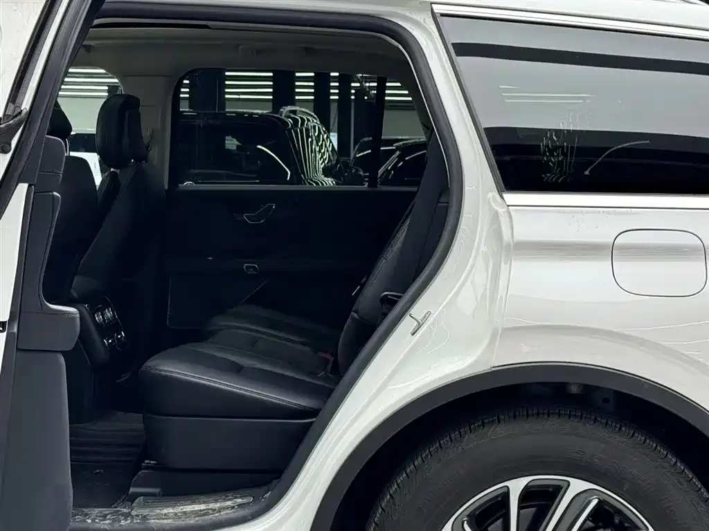 Lincoln Aviator — фото 10