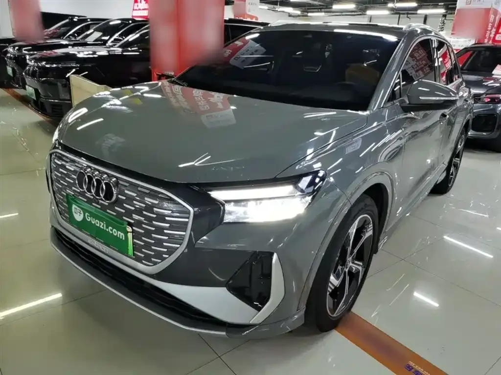 Audi Q4 e-tron — фото 1