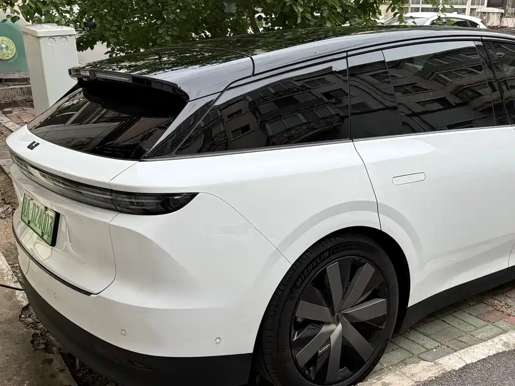 Li Auto i6 — фото 3