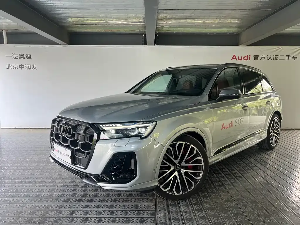 Audi SQ7 — фото 1