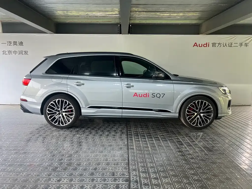 Audi SQ7 — фото 9