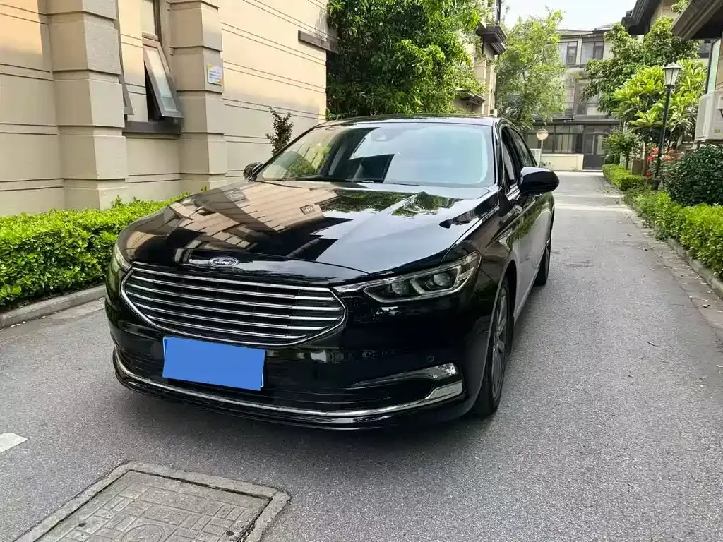 Ford Taurus — фото 1