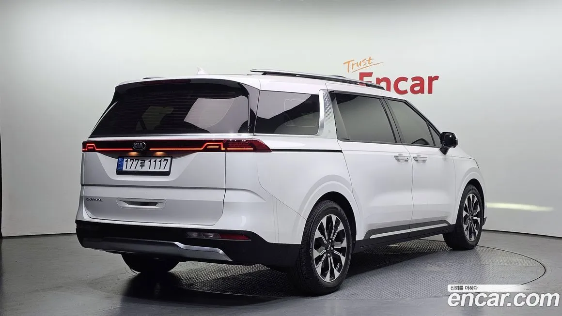 Kia Carnival — фото 4