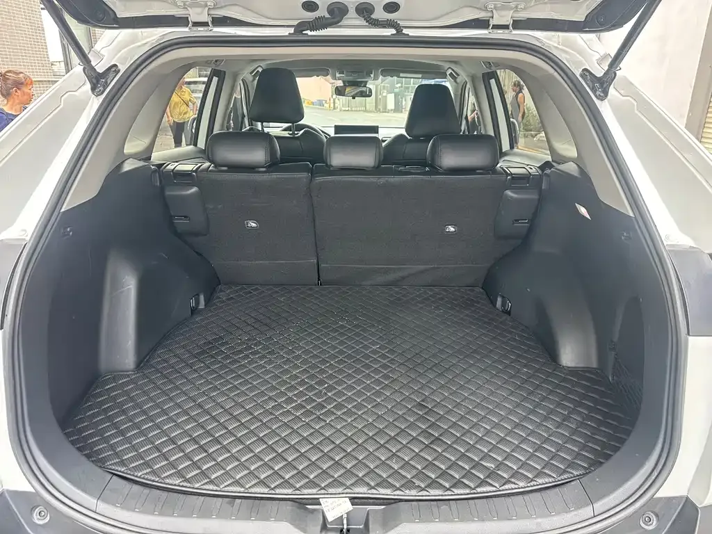Toyota RAV4 — фото 4