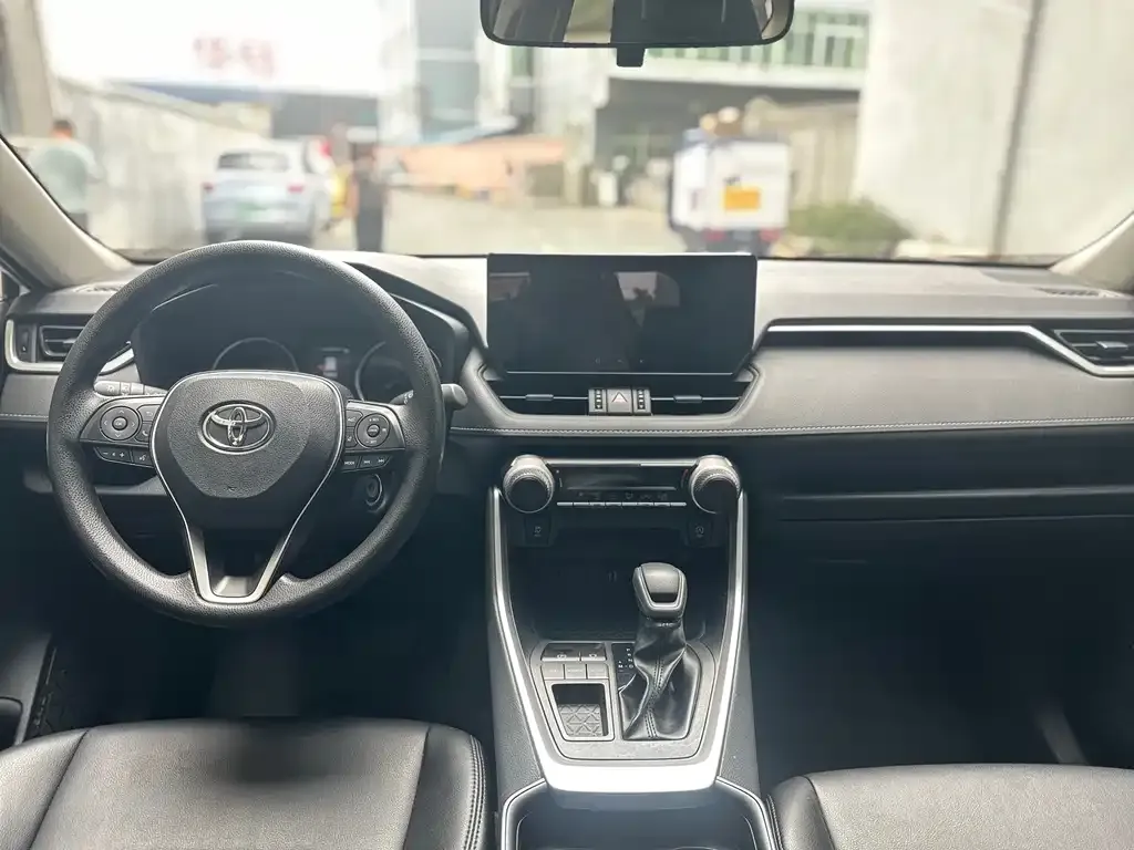 Toyota RAV4 — фото 2