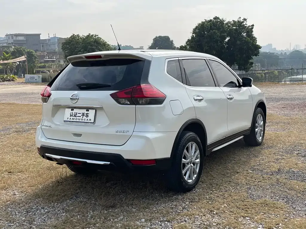 Nissan X-Trail — фото 10