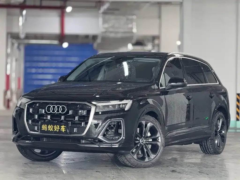 Audi Q7 — фото 1
