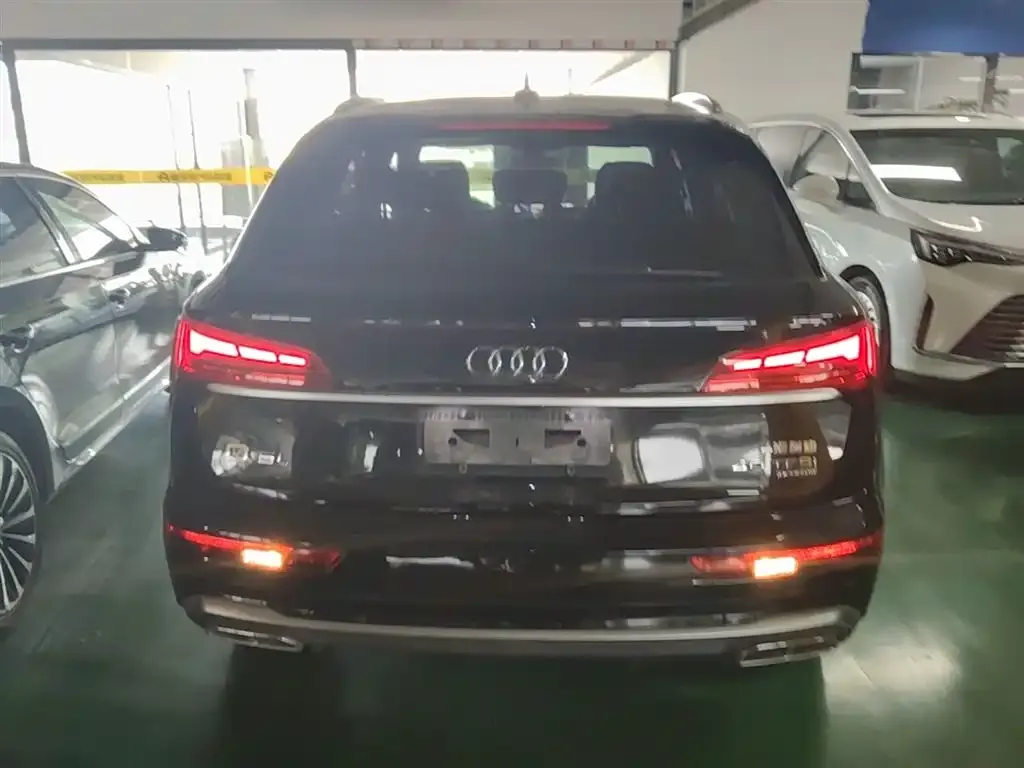 Audi Q5L — фото 9
