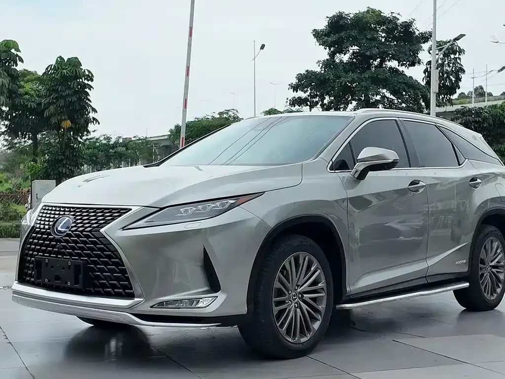 Lexus RX — фото 1