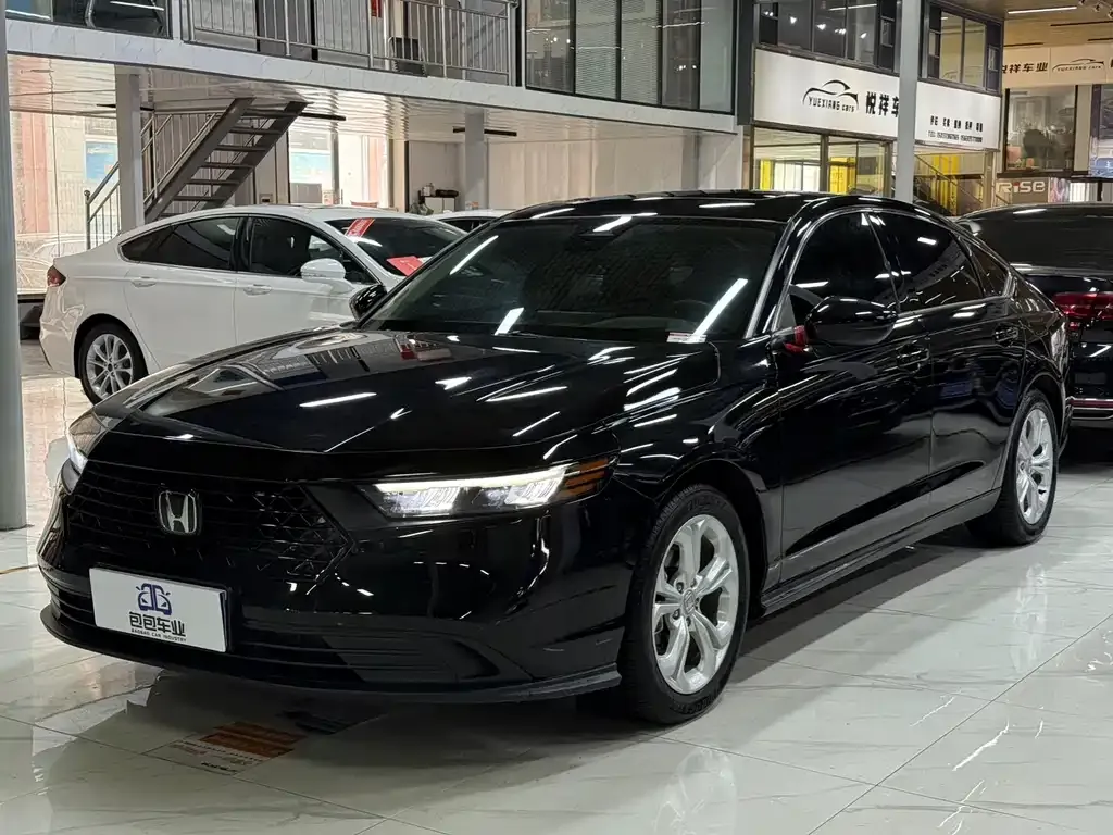 Honda Accord — фото 1