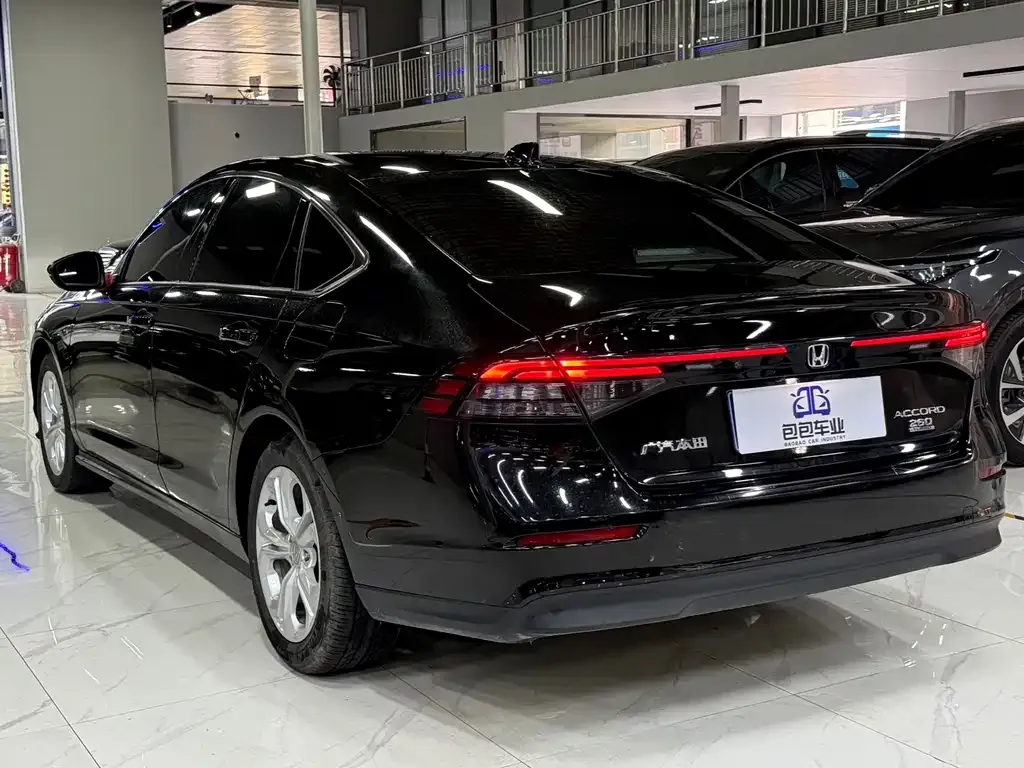 Honda Accord — фото 4