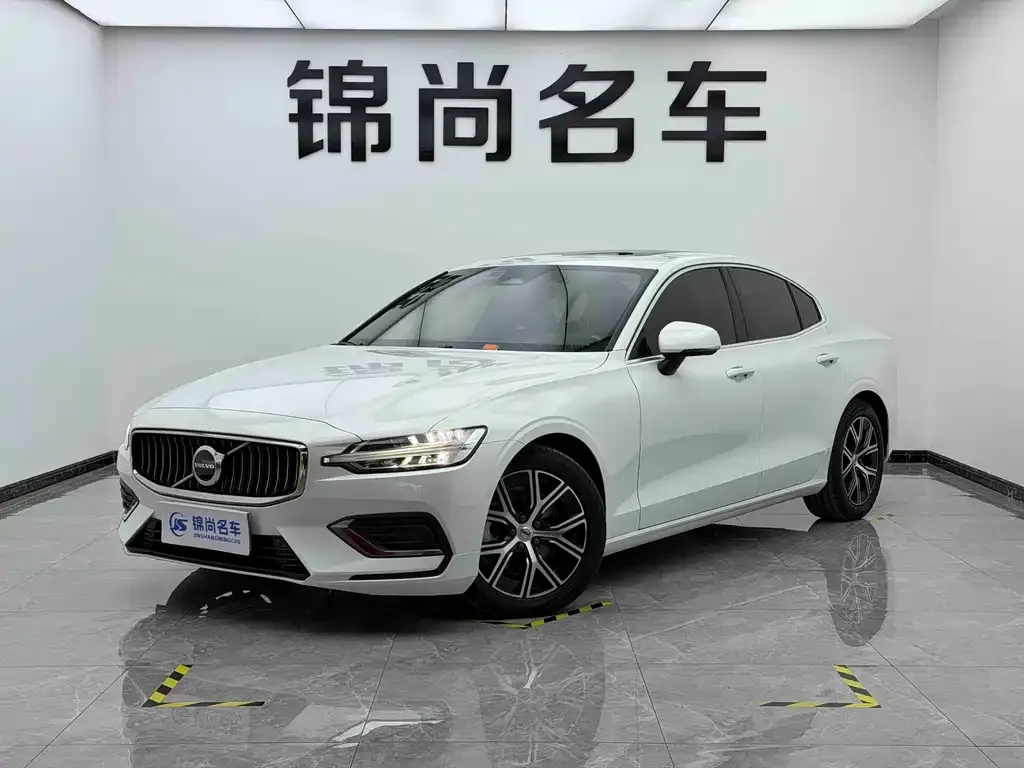 Volvo S60 — фото 1