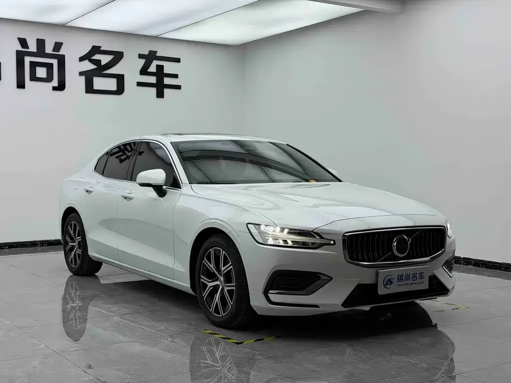 Volvo S60 — фото 10