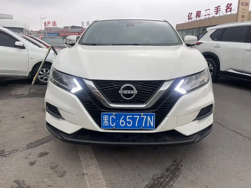 Nissan Qashqai — фото 1