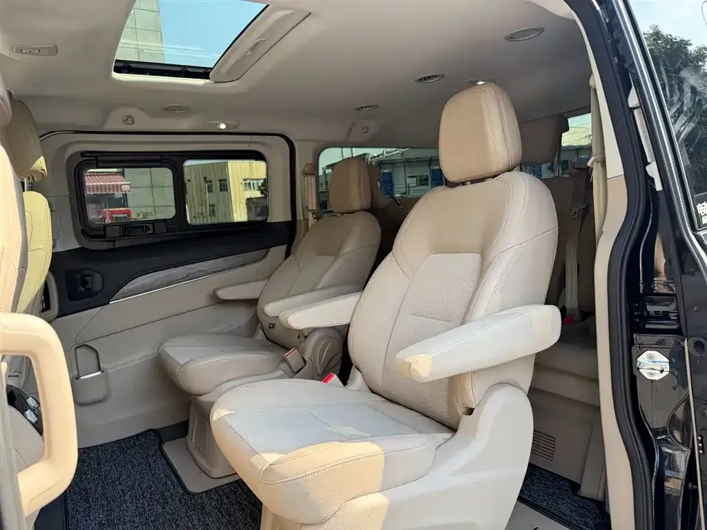Ford Tourneo — фото 3