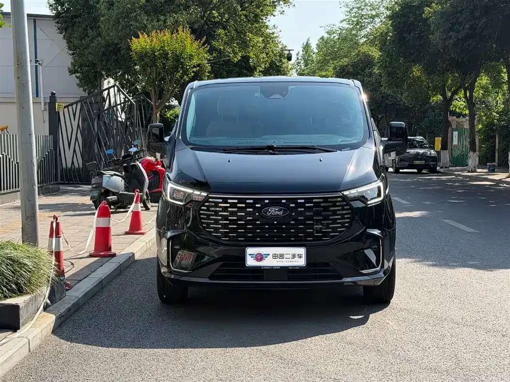 Ford Tourneo — фото 9
